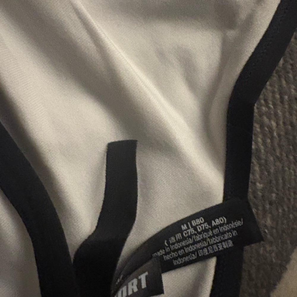Sports Bra bundle - Picture 4 of 6